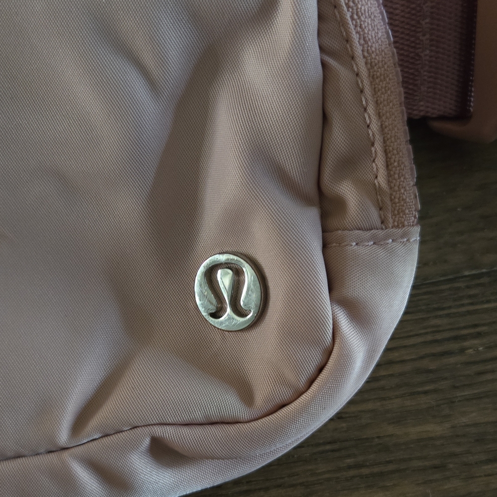 lululemon athletica Dusty Pink Crossbody Belt Bag - Picture 2 of 4